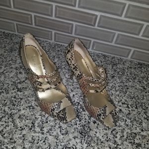 Women's shoes